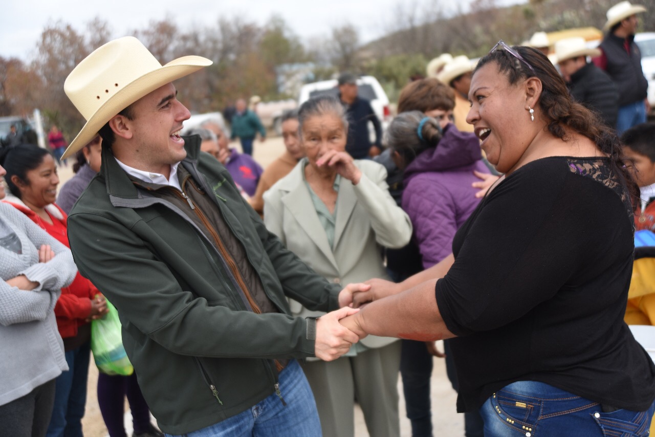 Lleva Manolo importantes <br>apoyos a gente del campo
