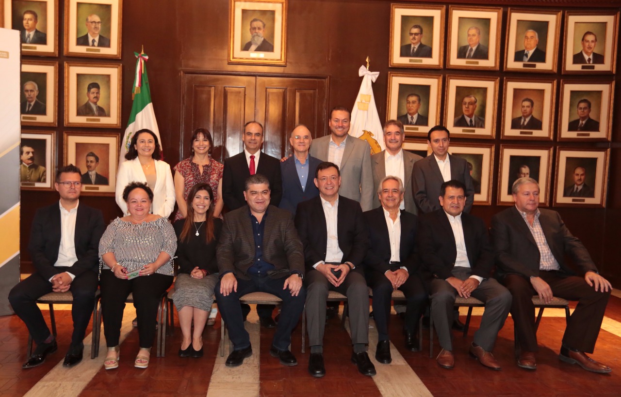 Riquelme toma protesta a la Junta Directiva de la Orquesta Filarmónica del Desierto