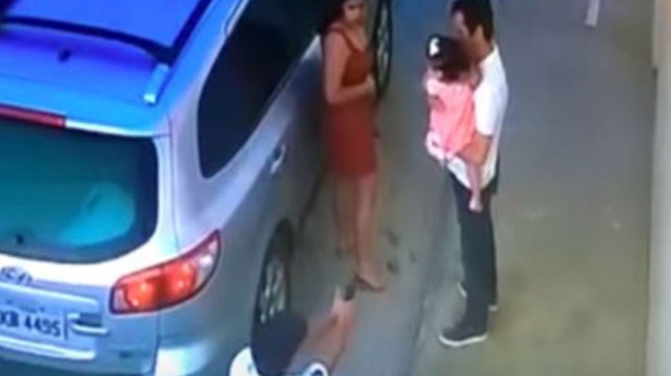 VIDEO: Ejecutan a abogado frente de su hija