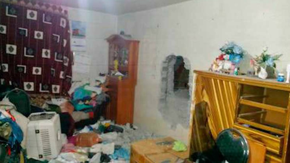 Abren hoyo en vivienda para robar en tienda Elektra en el Edomex