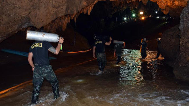 Encuentran vivos a niños perdidos en cuevas de Tailandia hace nueve días