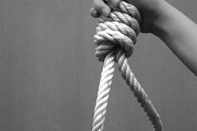 Joven de 28 años acaba con su vida colgado en barda de vecina ,en Saltillo