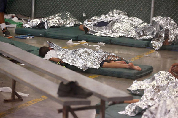 Albergues que lucran con niños separados están vinculados a Trump