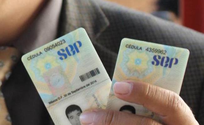 Entregan autoriades de Coahuila más de 710 cédulas profesionales