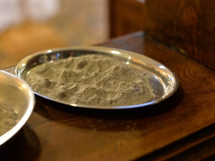 Joven autista es forzada a comer las cenizas de su madre