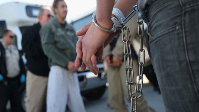 EUA deporta a cinco fugitivos buscados en México