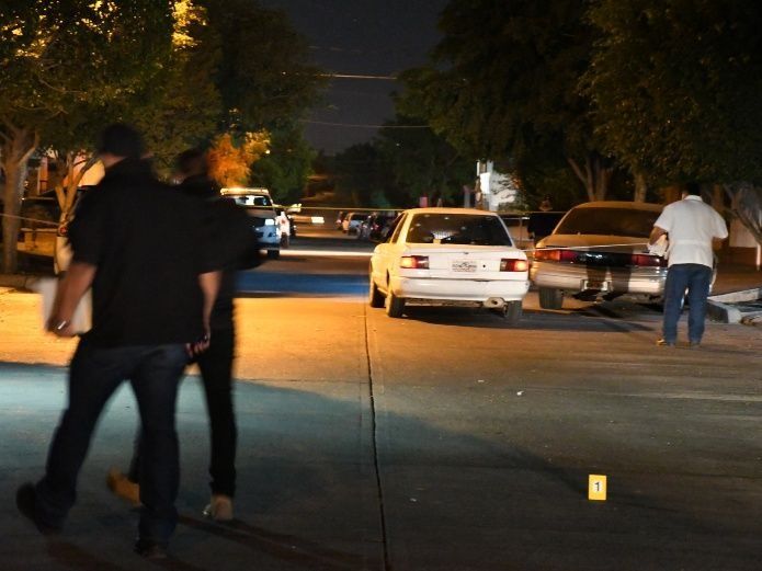 Asesinan a policía federal defendiendo a su esposa de asalto