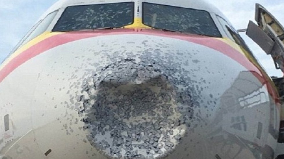 Granizo destroza nariz de avión en pleno vuelo en China