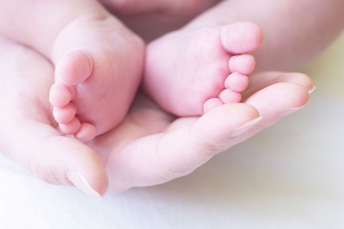 Denuncian a hospital por cambio de hijo