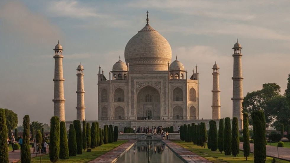 Corte de India planea demoler el Taj Mahal por contaminación