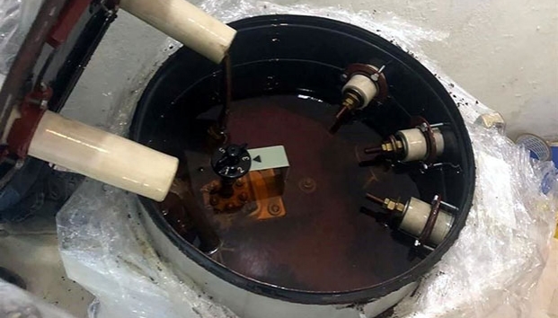 Hallan droga en transformadores de luz