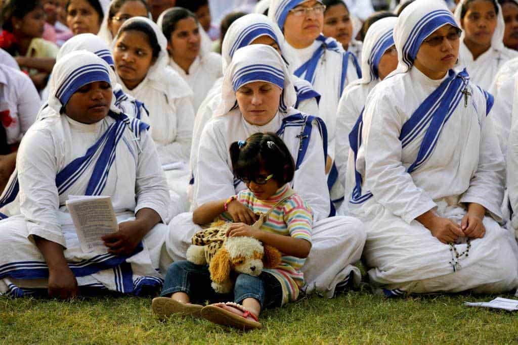 Investigan fundación de la Madre Teresa por venta de bebés
