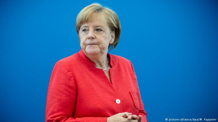 Acuerda Merkel reducir asilados en Alemania