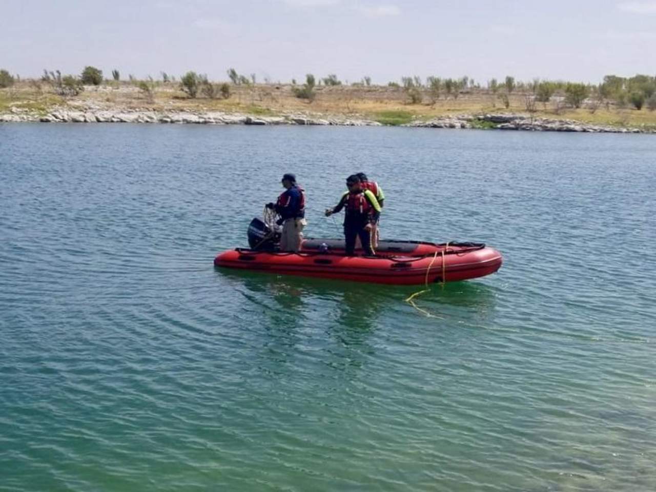 Mujer nada toda la noche en presa La Amistad para salvar su vida