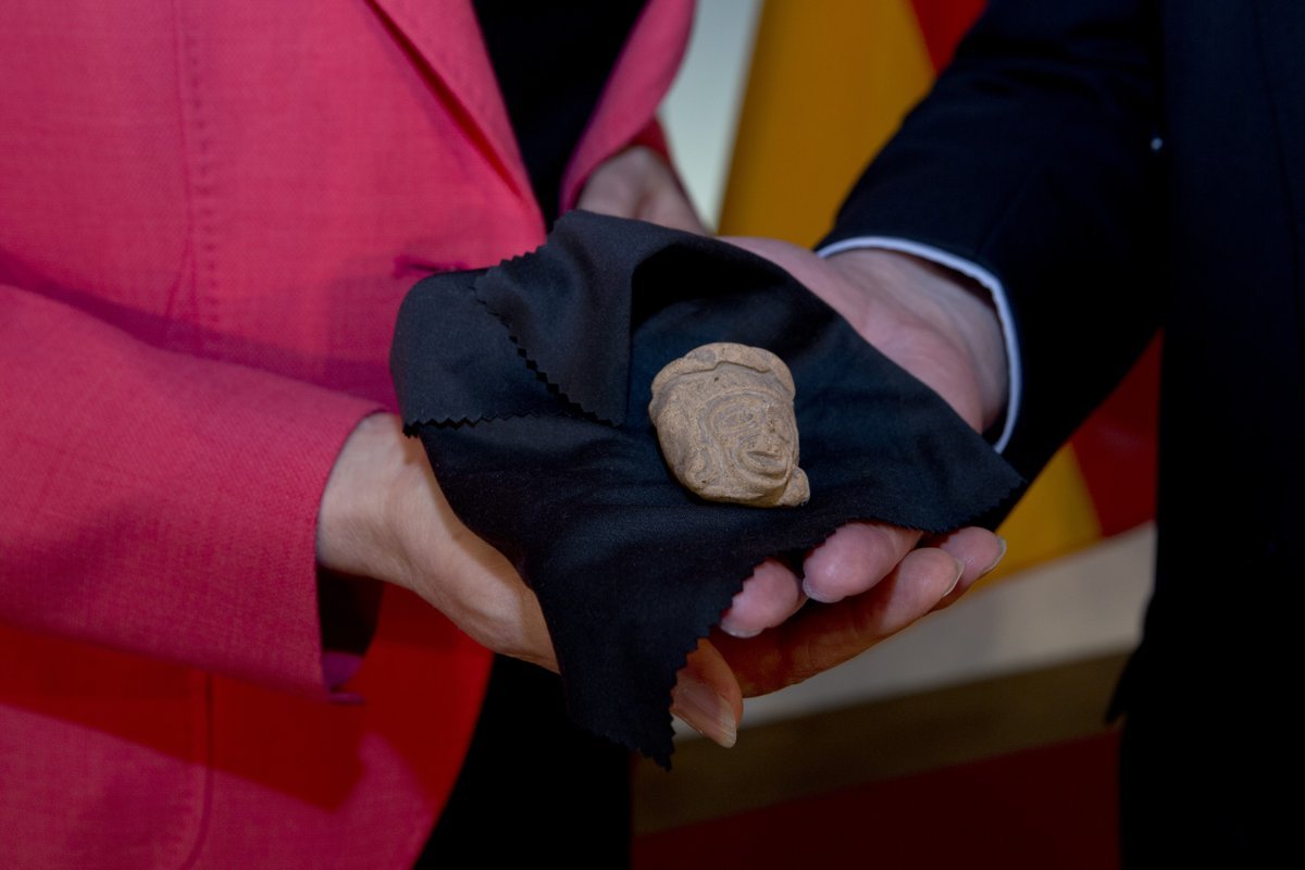 Alemania devuelve a México pieza arqueológica adquirida ilegalmente