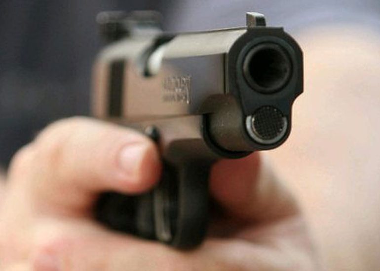 Policía mata a su hijo adolescente de 4 balazos