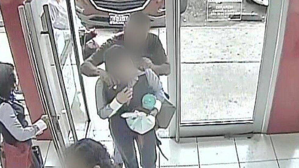 Asaltante libera rehenes y es detenido en Sonora