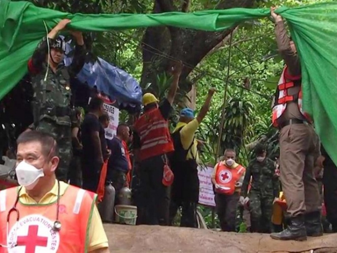 Cesan labores de rescate en cueva de Tailandia; quedan 5 por sacar