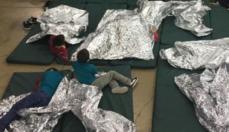 Exigen se informe del retraso en la reunión de niños con sus familias