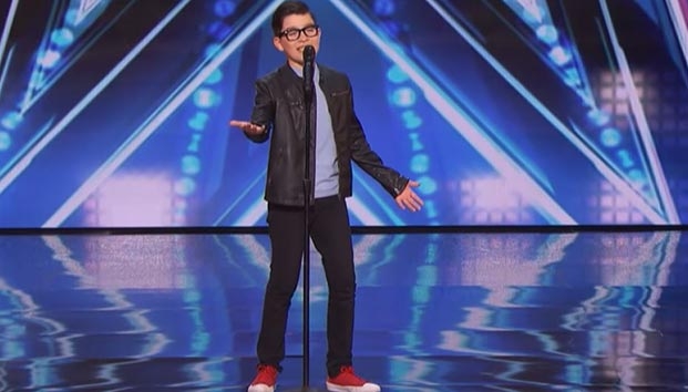 El niño latino que conquistó cantando ‘El Triste’