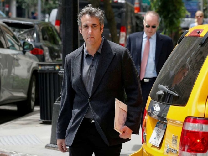 Exabogado de Trump se entrega al FBI y se declara culpable