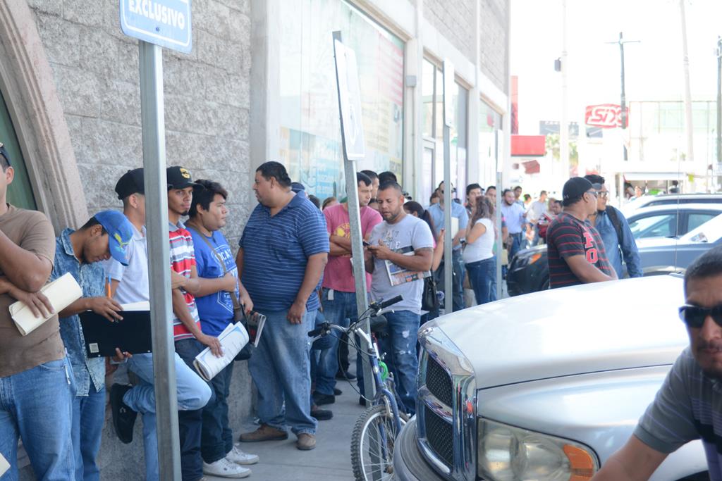 Oferta 300 vacantes en feria del empleo en Monclova