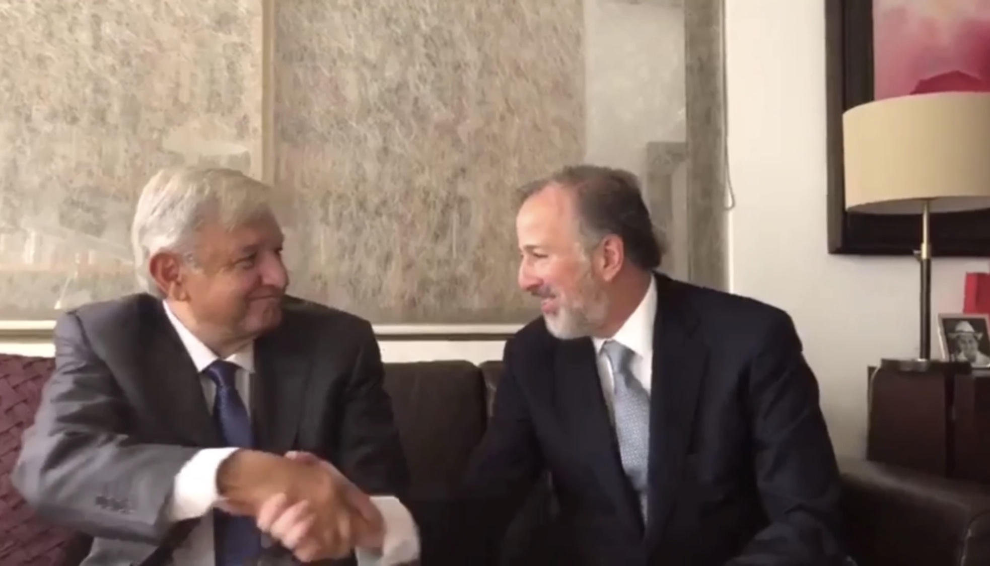 Se reúnen AMLO y Meade; llama <br>presidente electo a la reconciliación
