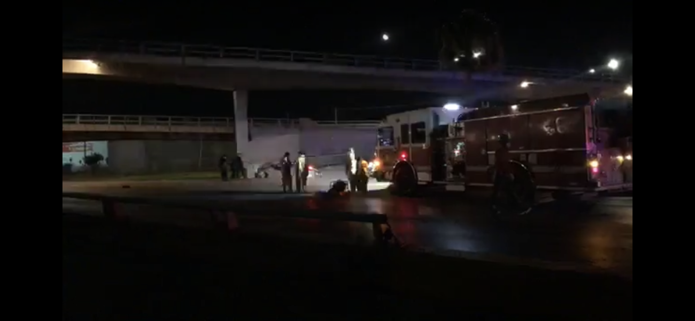 Se mata conductor tras chocar <br>contra distribuidor vial en Saltillo