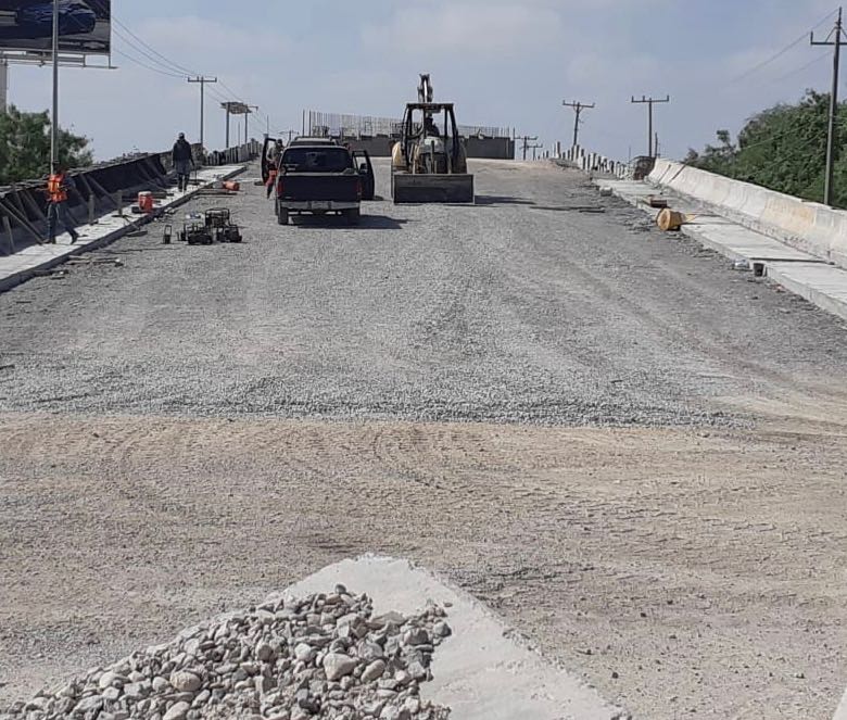 Avanza construcción de paso vehicular República en Piedras Negras