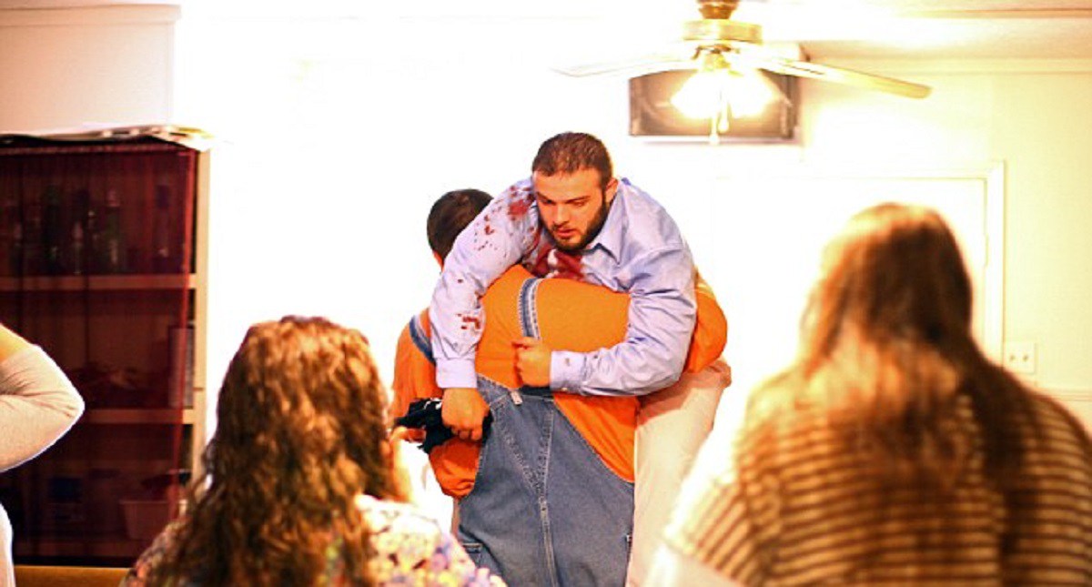 VIDEO: Serpiente muerde a predicador a mitad de cántico