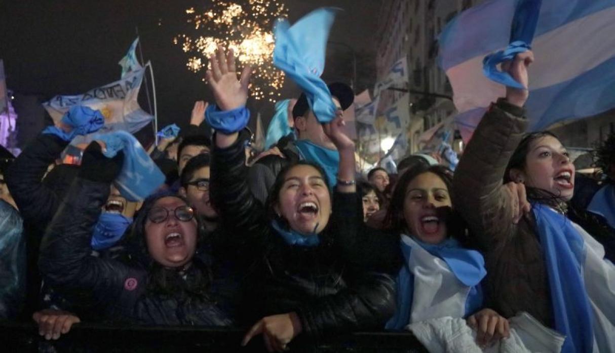 Fuertes protestas y enfrentamientos en Argentina tras rechazar el Senado la legalización del aborto