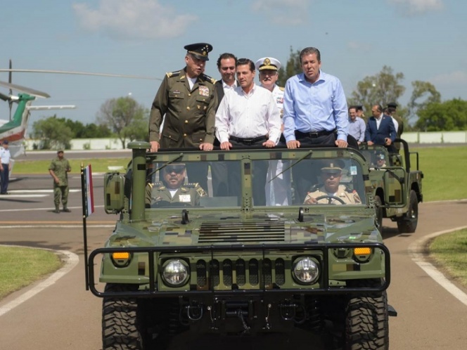 Peña Nieto encabeza graduación de cadetes navales