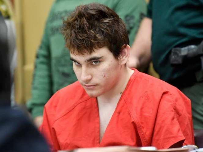 Voz me ordenaba matar, quemar, destruir: asesino de Parkland
