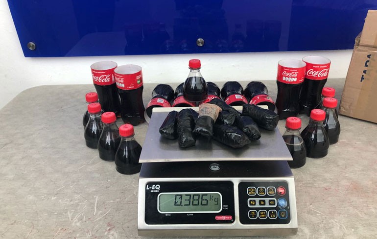 Aseguran droga oculta en refrescos en Tijuana