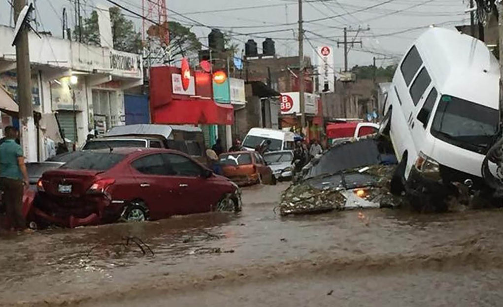 Fuertes lluvias dejan dos muertos en Edomex