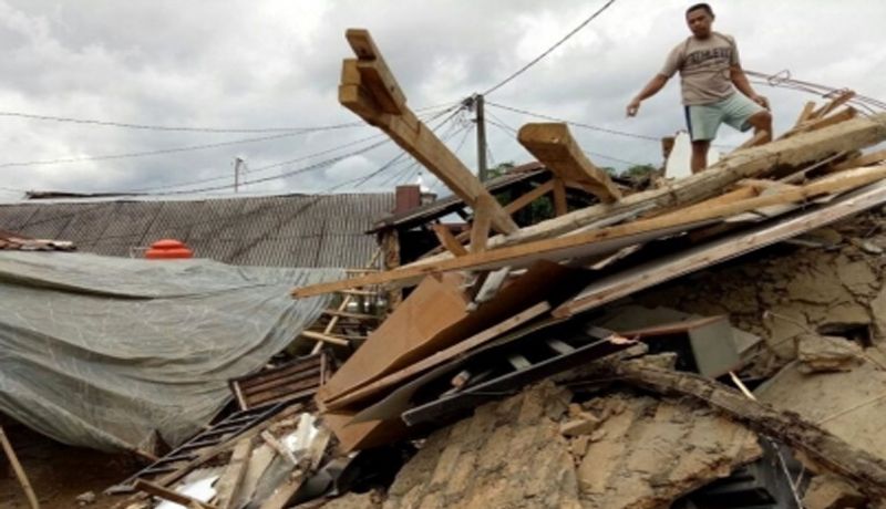 Aumenta a 142 la cifra de muertos por terremoto en Indonesia