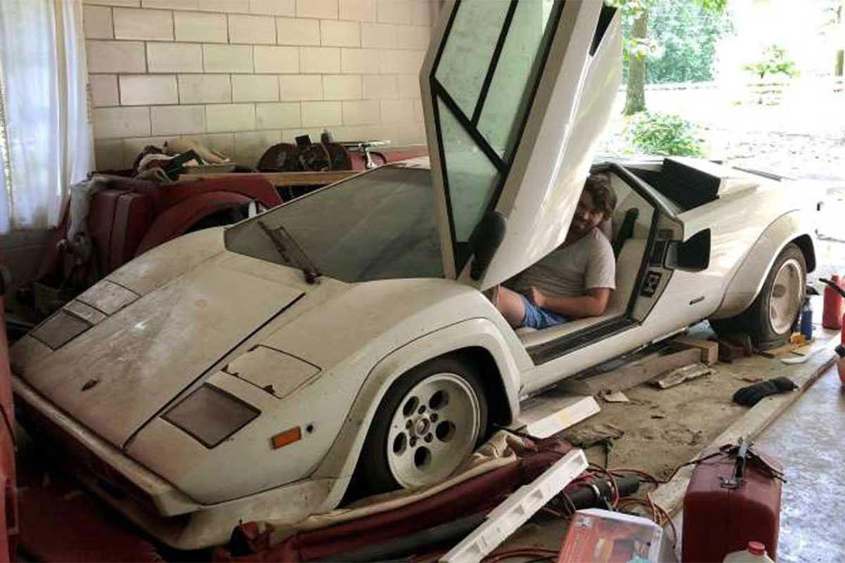 Encuentra un Lamborghini y un Ferrari en el garaje de su abuela