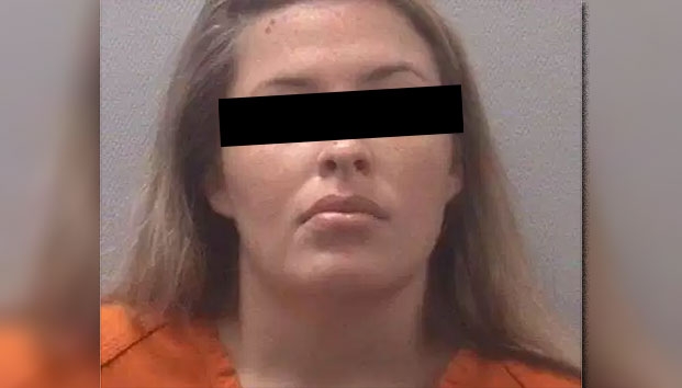 Joven da a luz en su auto y allí mismo deja morir al bebé