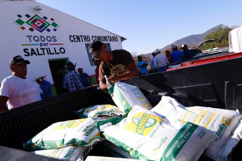 Subsidia Gobierno Municipal semilla a campesinos de los ejidos de Saltillo