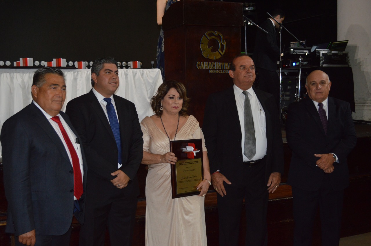 Reconoce estado a empresarios destacados de la región Centro