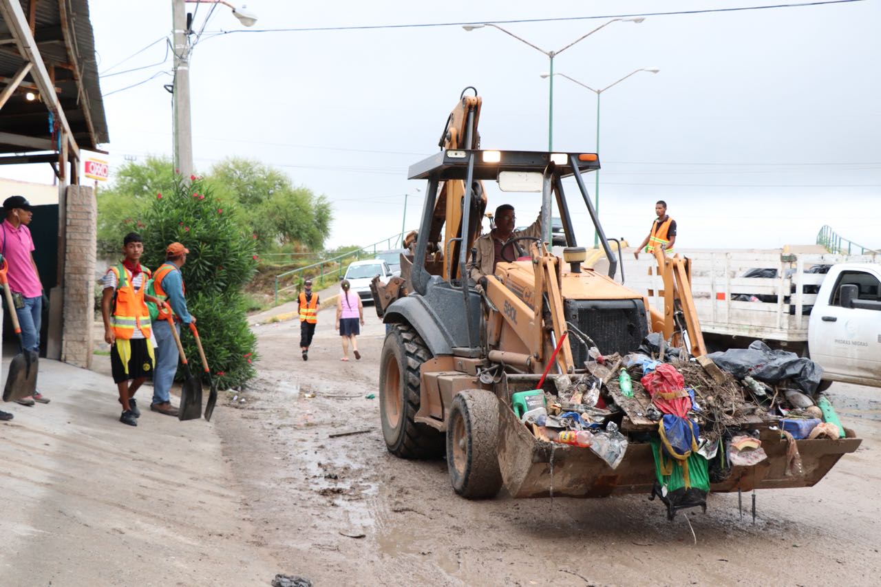 Brigadas estatales llevan apoyos a damnificados de Piedras Negras