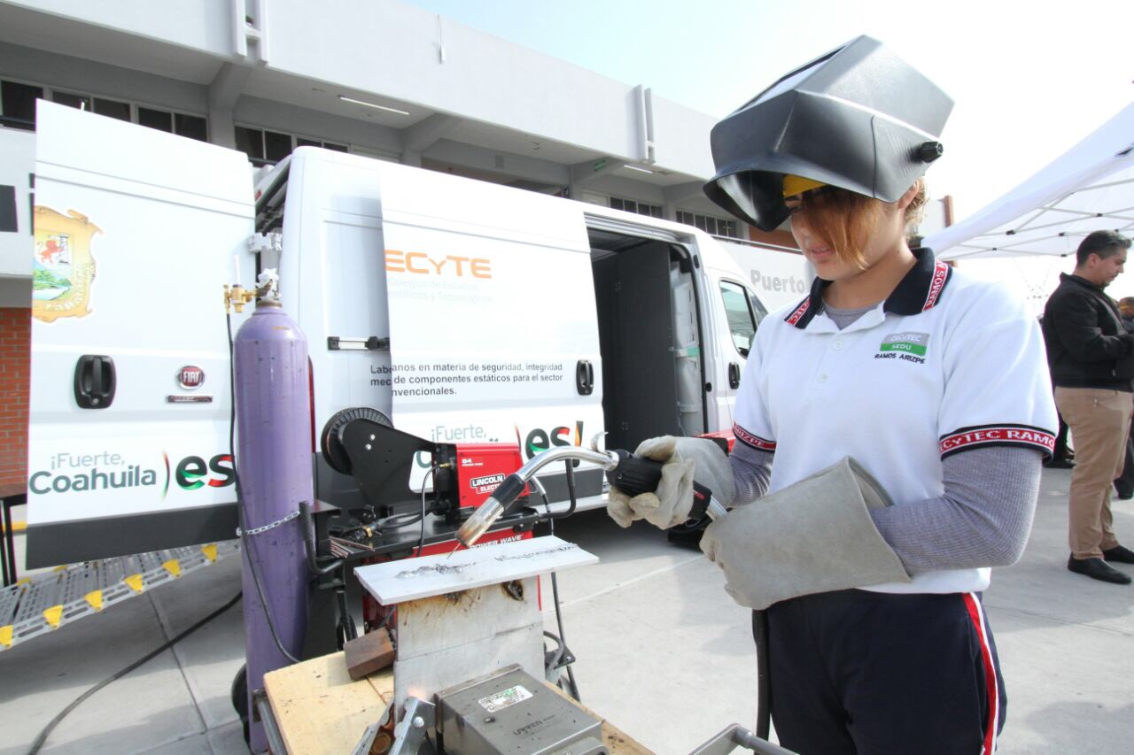 Ofrecen a la industria automotriz preparación profesional de técnicos