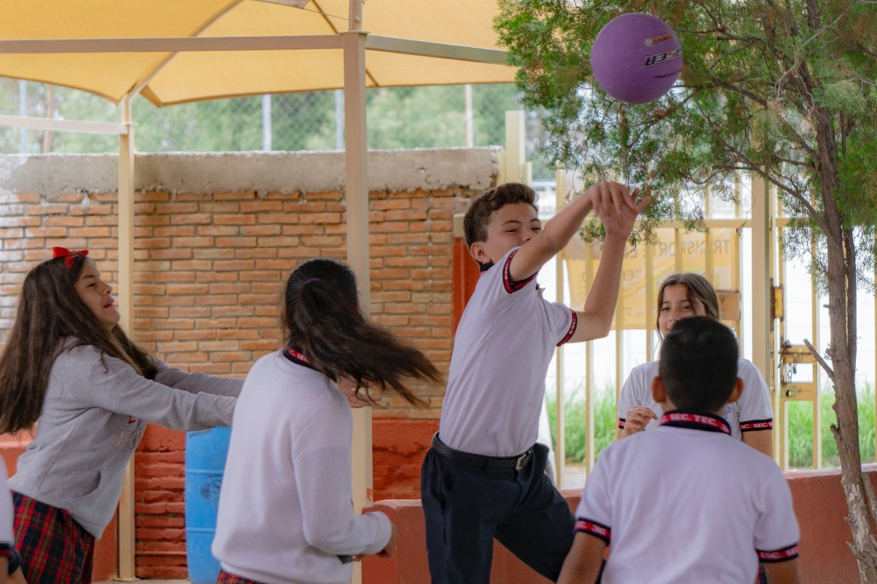 Centros deportivos escolares fomentan sano esparcimiento de alumnos