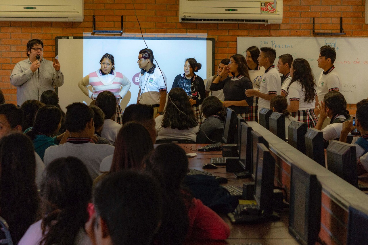 Llevan a secundarias y preparatorias “la gira Icojuve”