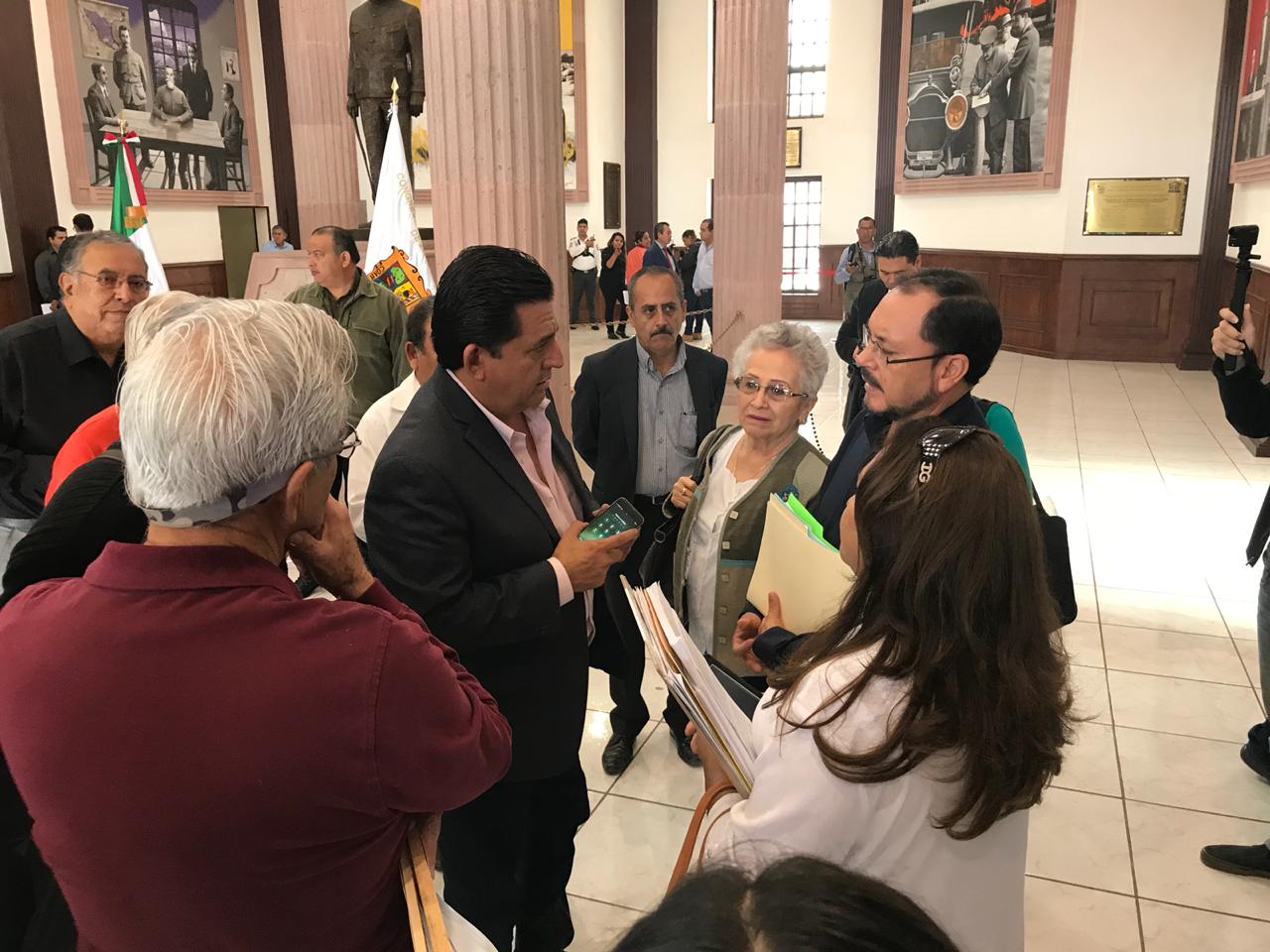 Atiende Samuel Rodríguez a maestros inconformes