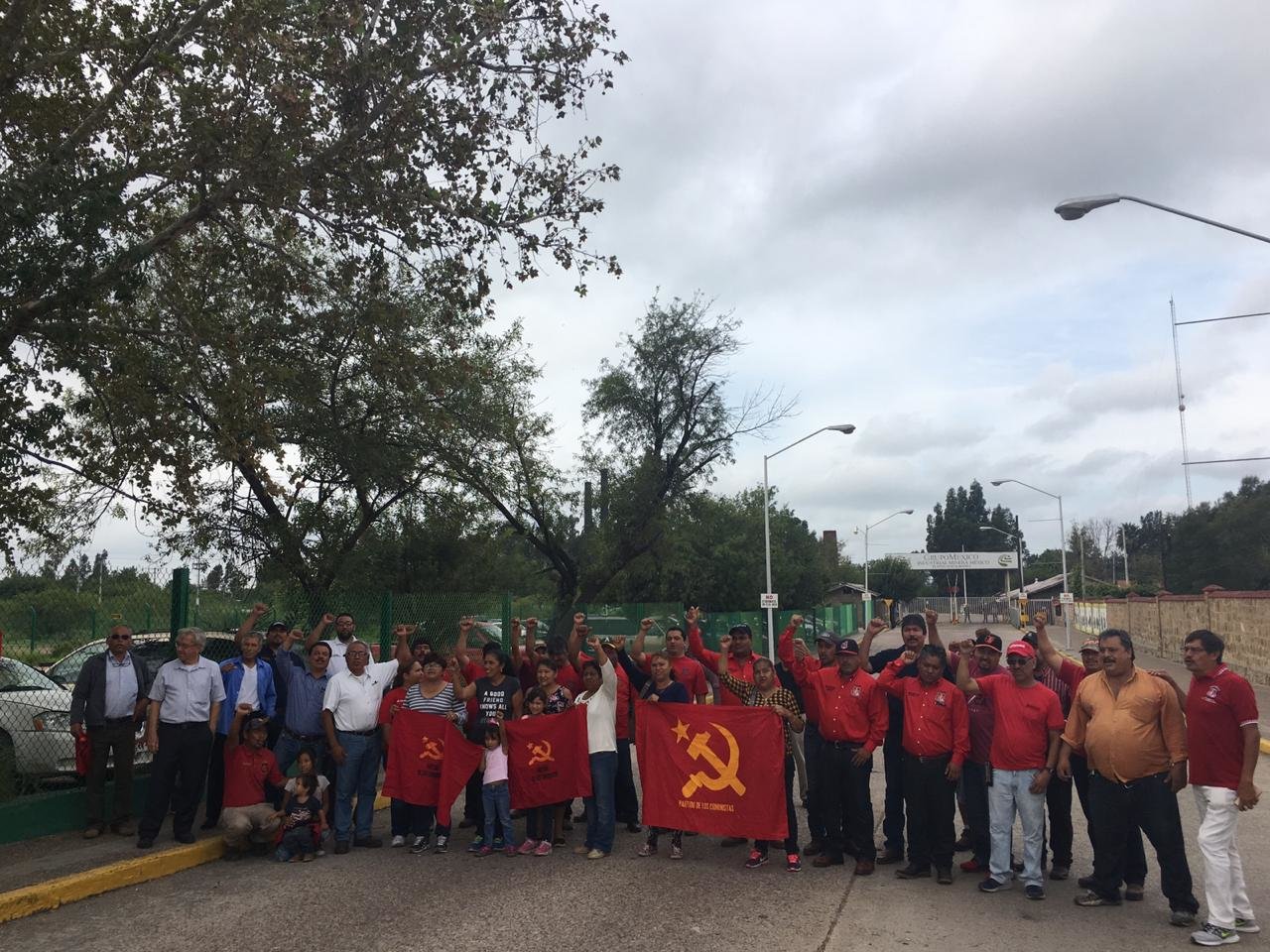 Marchan viudas de Pasta de Conchos; exigen el rescate de los 63 mineros atrapados