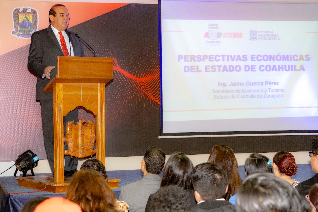 Imparte Secretario de Economía conferencia a estudiantes de Torreón