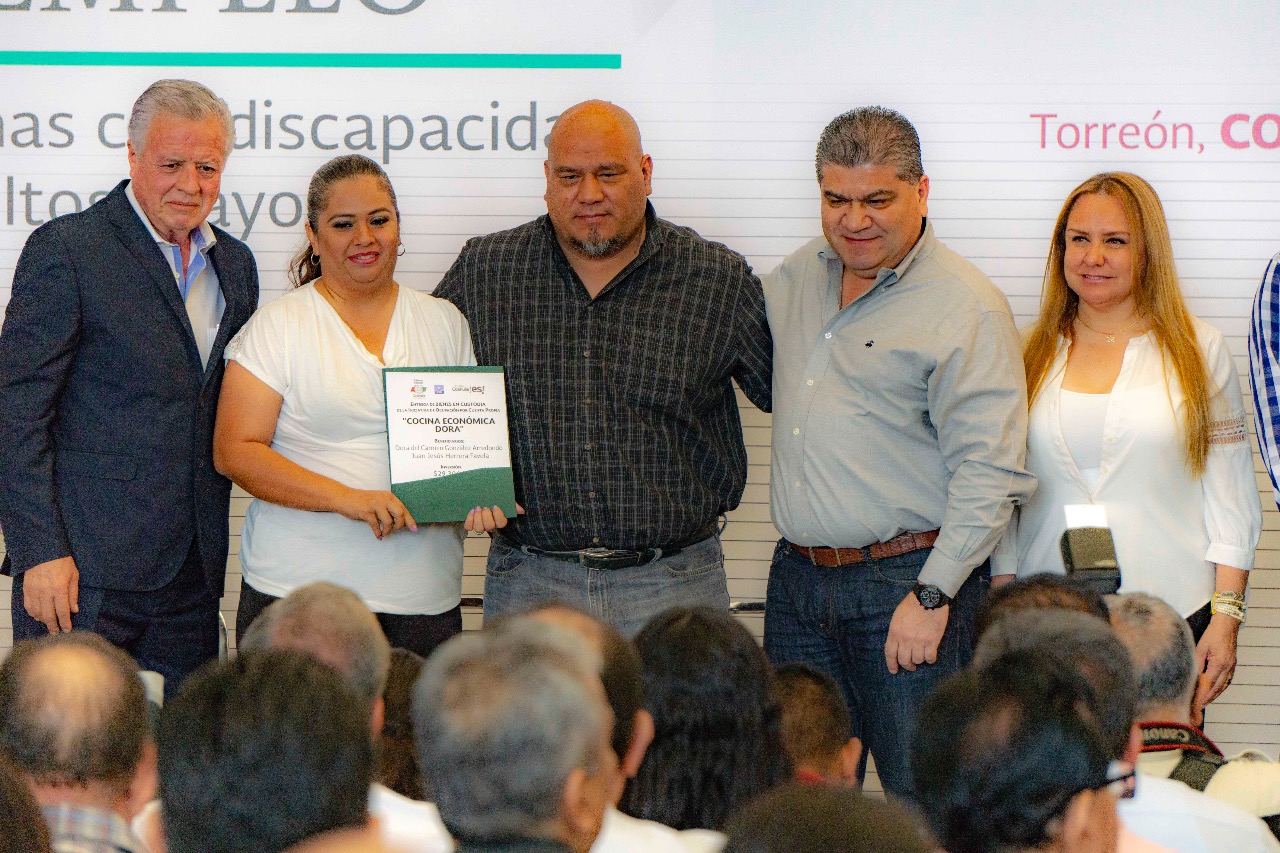 Inaugura Riquelme feria del empleo para discapacitados y adultos mayores en Torreón