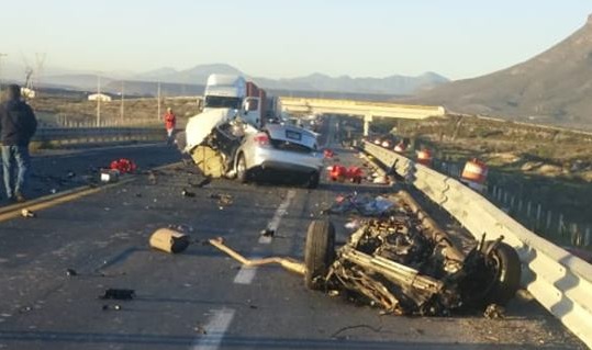 Tragedia en Saltillo; muere <br>familia en brutal choque
