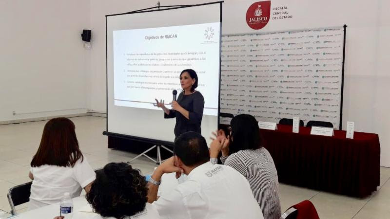 Presenta DIF Saltillo estrategias de mediación en Guadalajara